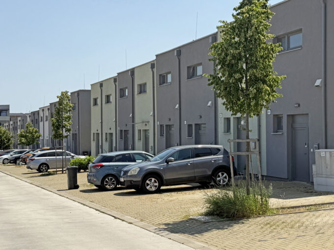Senec Holubia ulica Konfido ponuka na predaj 2 izbovy byt v radovej zastavbe pohlad na dom na ulici