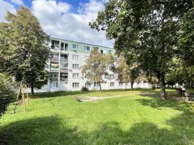Senec Svatoplukova 3 izbovy byt na predaj Konfido pohlad na bytovy dom z ulice