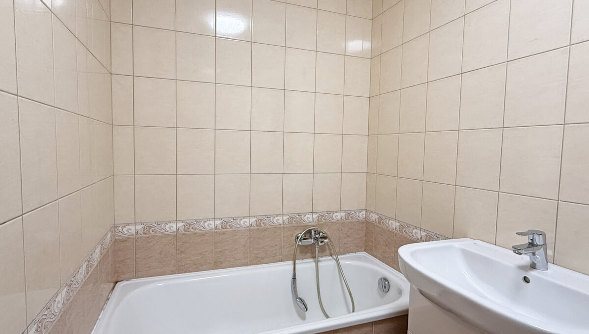 Senec Konfido ponuka na prenajom 3 izbovy byt Svatoplukova ulica pohlad na kupelnu s vanou