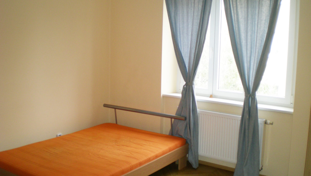 Bratislava Francisciho Konfido prenajom 2 izboveho bytu pohlad cast zariadenej spalne