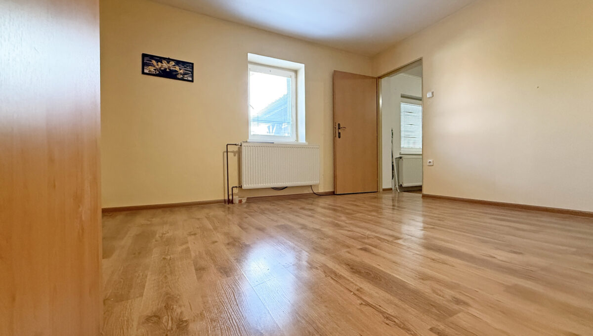 Dubova Konfido ponuka na predaj 4 izbový dom s pekným pozemkom pohlad na nezariadenu izbu