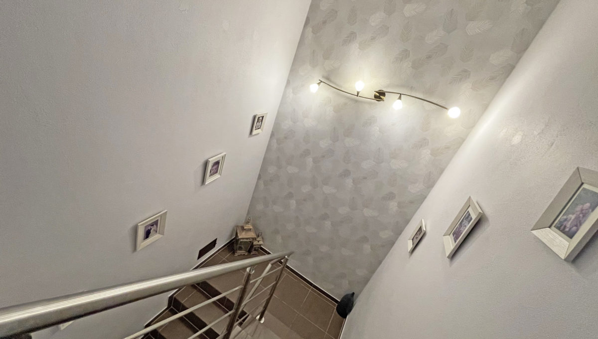 Malinovo Slnecna Konfido ponuka 4 izbovy rodinny dom pohlad schodisko z poschodia