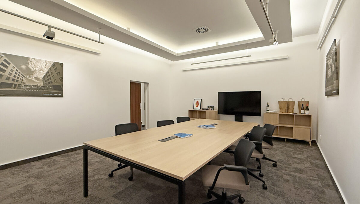 Bratislava Stare Mesto Panska ulica Konfido ponuka na predaj obchodny priestor centrum mesta pohlad na skoliacu cast a vstup do trezorovej miesnosti