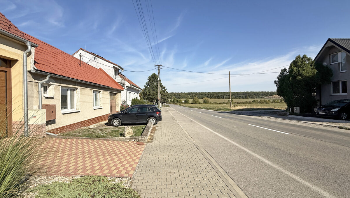 Dubova Konfido ponuka na predaj 4 izbový dom s pekným pozemkom pohlad na dom z ulice