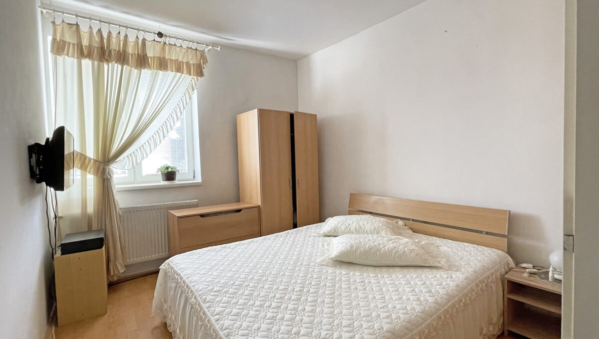 Konfido Janovce 5 izbovy rodinny dom na predaj pohlad na zariadenu hlavnu spalnu