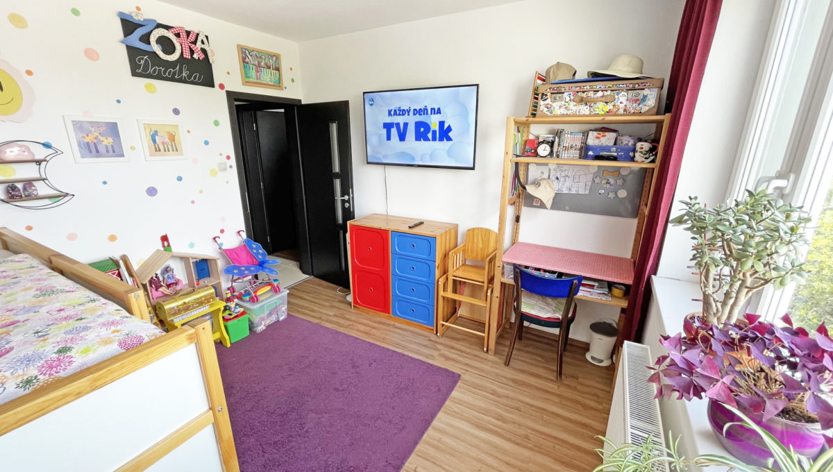 Senec Svatoplukova 3 izbovy byt na predaj Konfido pohlad od okna na zariadenu detsku izbu