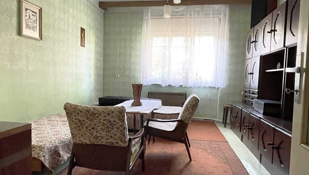 Velky Biel Zeleznicna 4 izbovy rodinny dom na predaj Konfido pohlad na zariadenu izbu rodinneho domu