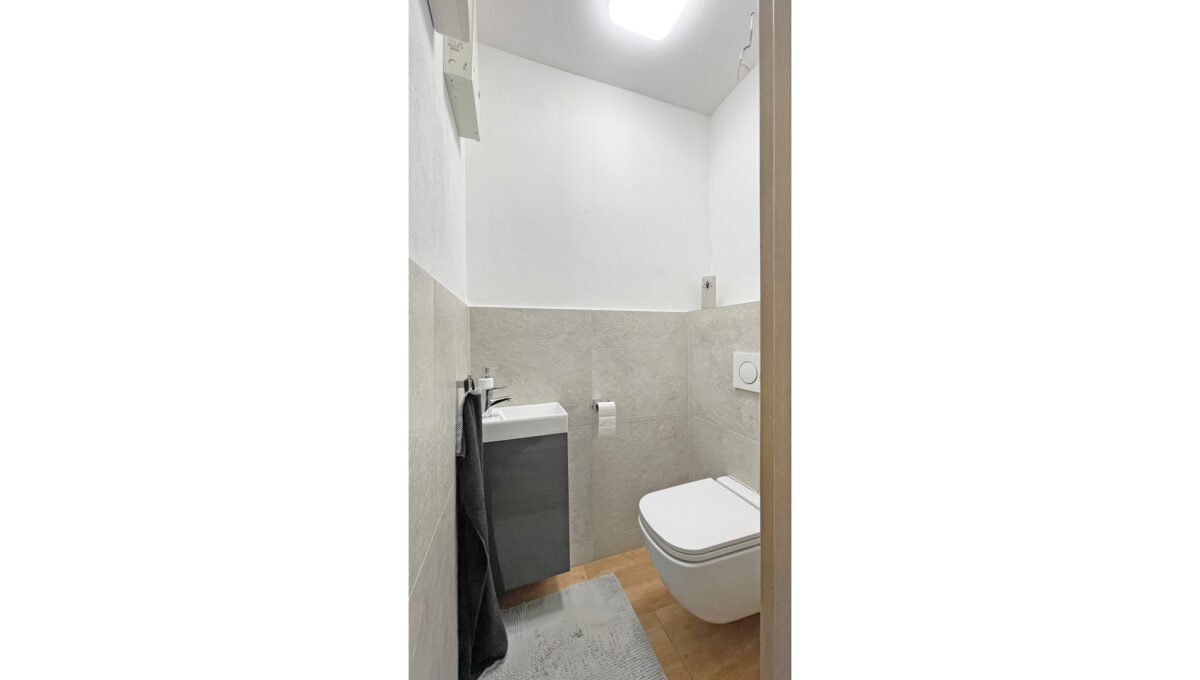 Nova Dedinka Konfido 4 izbovy rodinny dom novostavba na predaj pohlad na samostatnu toaletu s umyvadlom