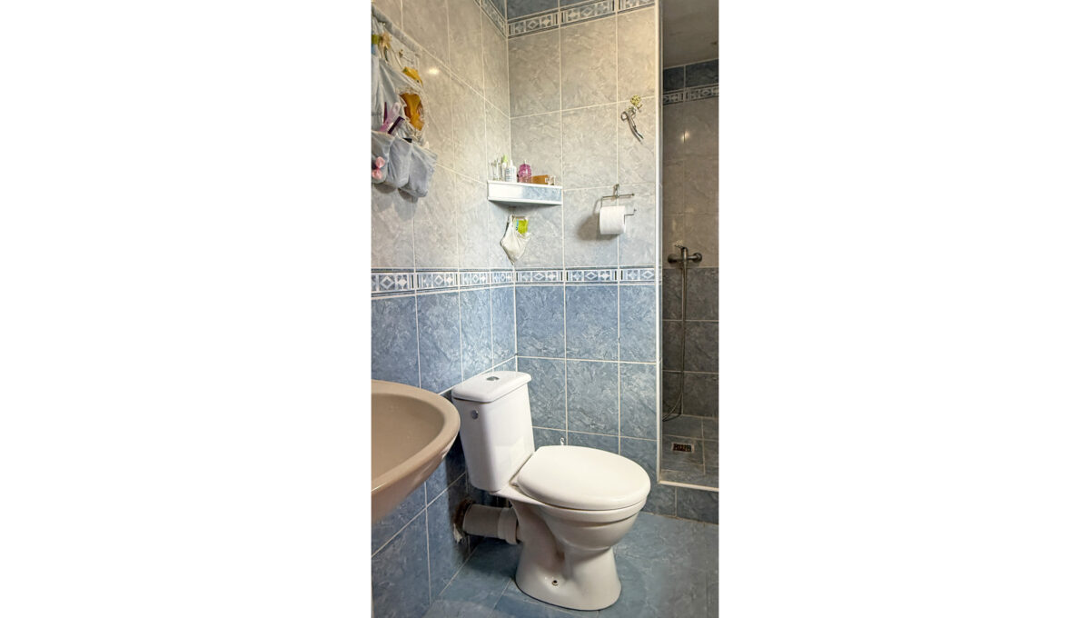Senec Konfido ponuka na predaj rodinny dom velky pozemok pohlad na toaletu na prizemi