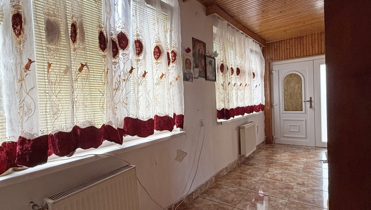 Senec Konfido ponuka na predaj rodinny dom velky pozemok pohlad na chodbu domu