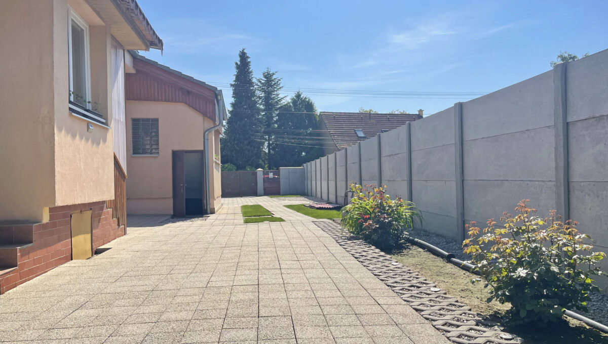 Konfido Janovce 5 izbovy rodinny dom na predaj pohlad na slnecne okolie domu a pristup na pozemok