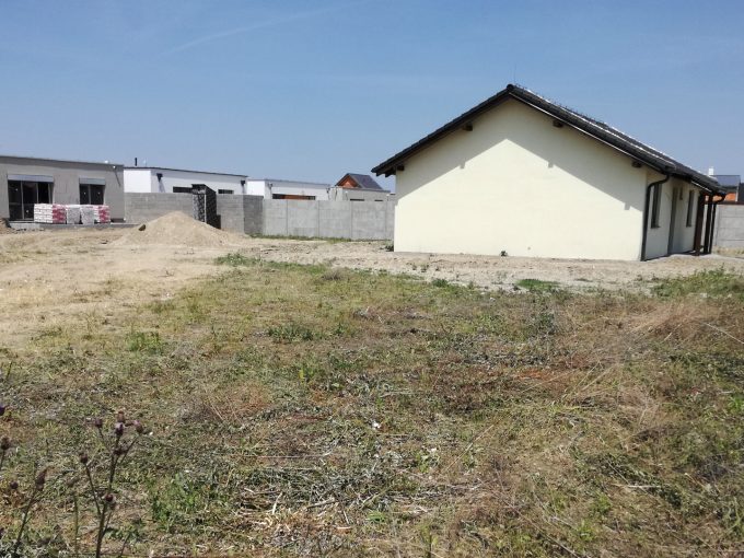 Hruba-Borsa-slnecny-pozemok-na-predaj-526-m2-pre-rodinny-dom
