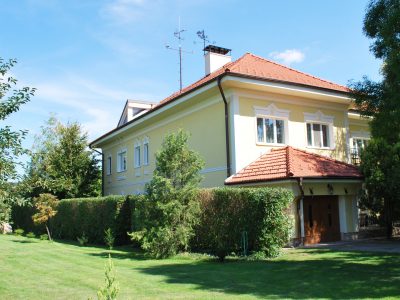 Olca-01-okres-Komarno-velka-rodinna-vila-s-velkym-pozemkom-a-jazierkom