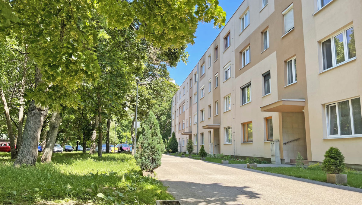 Senec Svatoplukova ulica Konfido 3 izbovy byt na predaj pohlad na bytovy dom