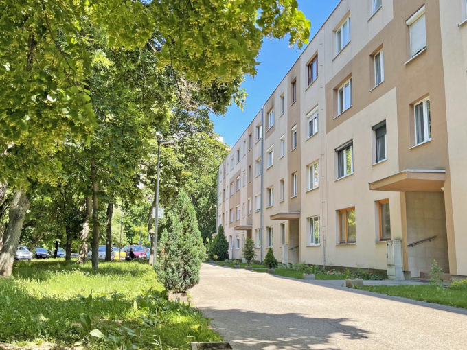 Senec Svatoplukova ulica Konfido 3 izbovy byt na predaj pohlad na bytovy dom