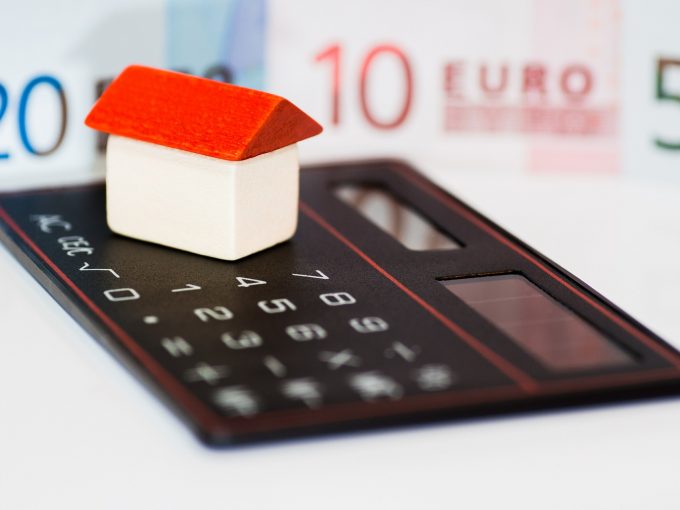 Poplatky, dom, kalkulačka, 20 eur, 10 eur:Aké poplatky platíme na katastri nehnuteľností?